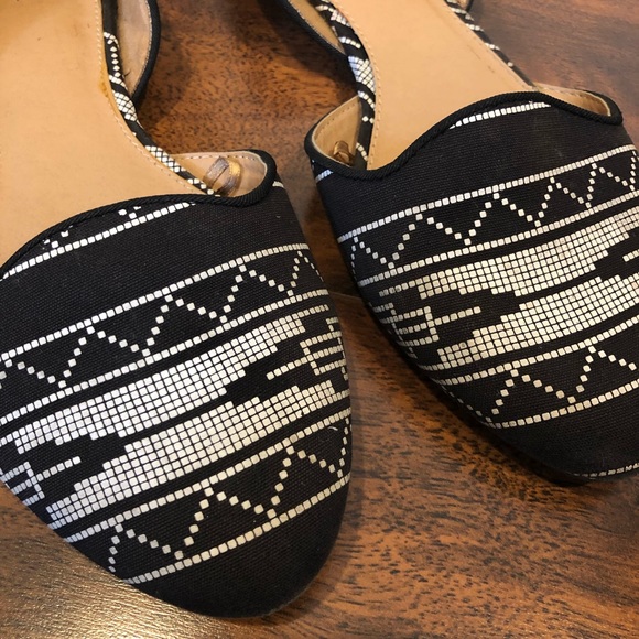 Report Tribal Print Flats in Black and White. - Picture 2 of 3